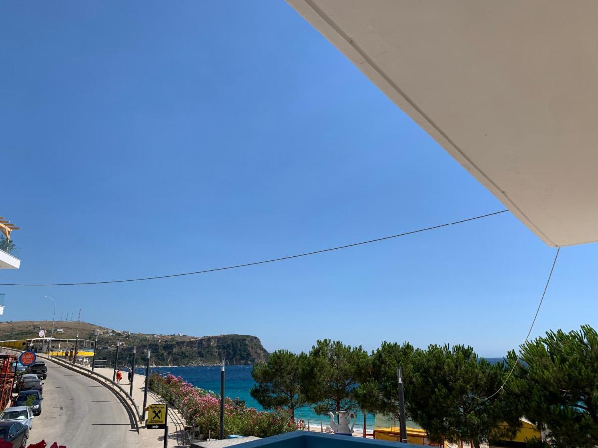 Las Nubes Rooms Himarë Dış mekan fotoğraf