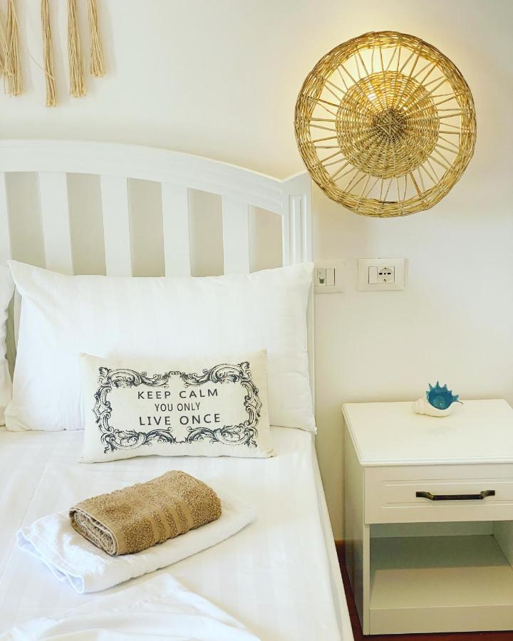 Las Nubes Rooms Himarë Dış mekan fotoğraf
